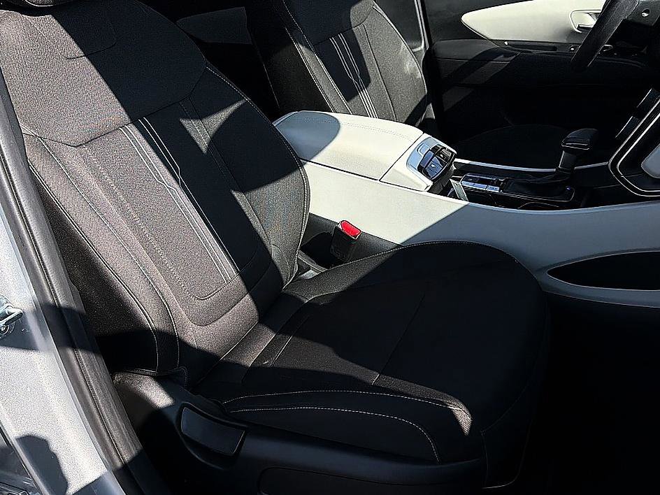 Used 2023 Shimmering Silver Hyundai SEL image 18