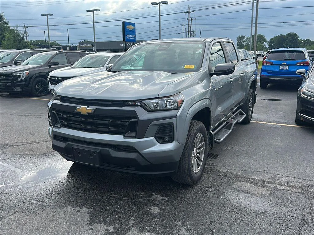 Used 2024 Sterling Gray Metallic Chevrolet 4WD LT image 5