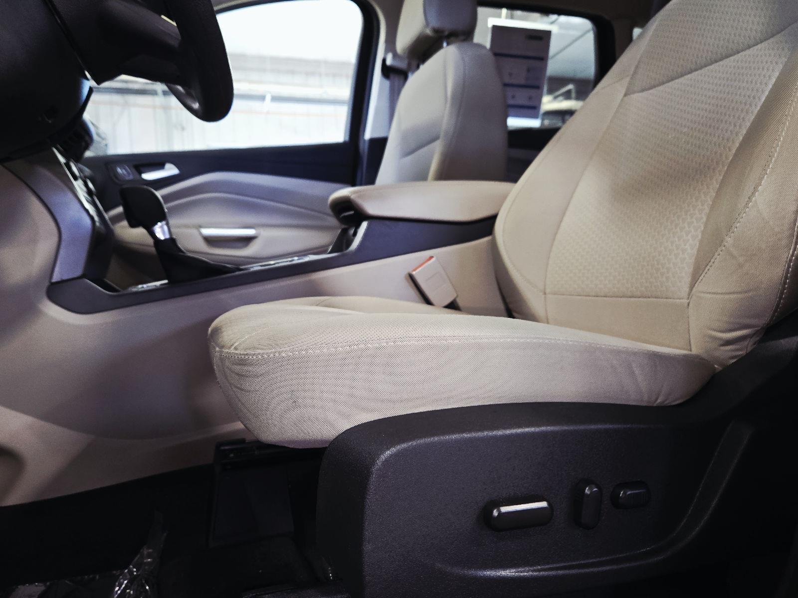 Used 2017 Canyon Ridge Ford SE image 11