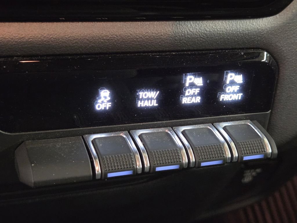 Used 2020 White Ram Big Horn/Lone Star image 34