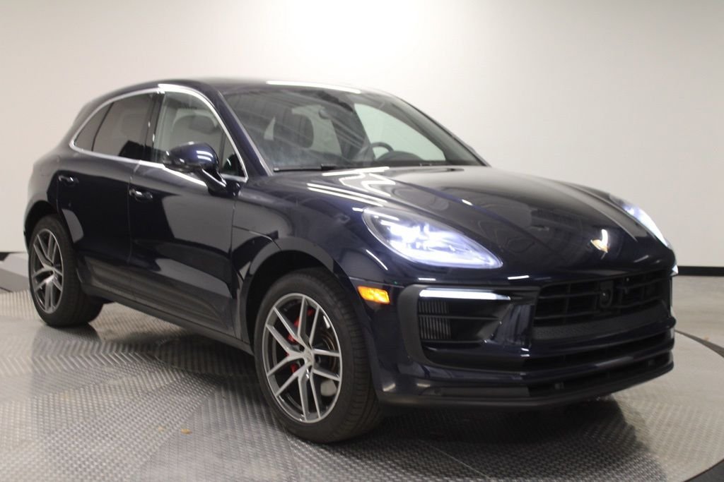 Used 2022  Porsche S image 9