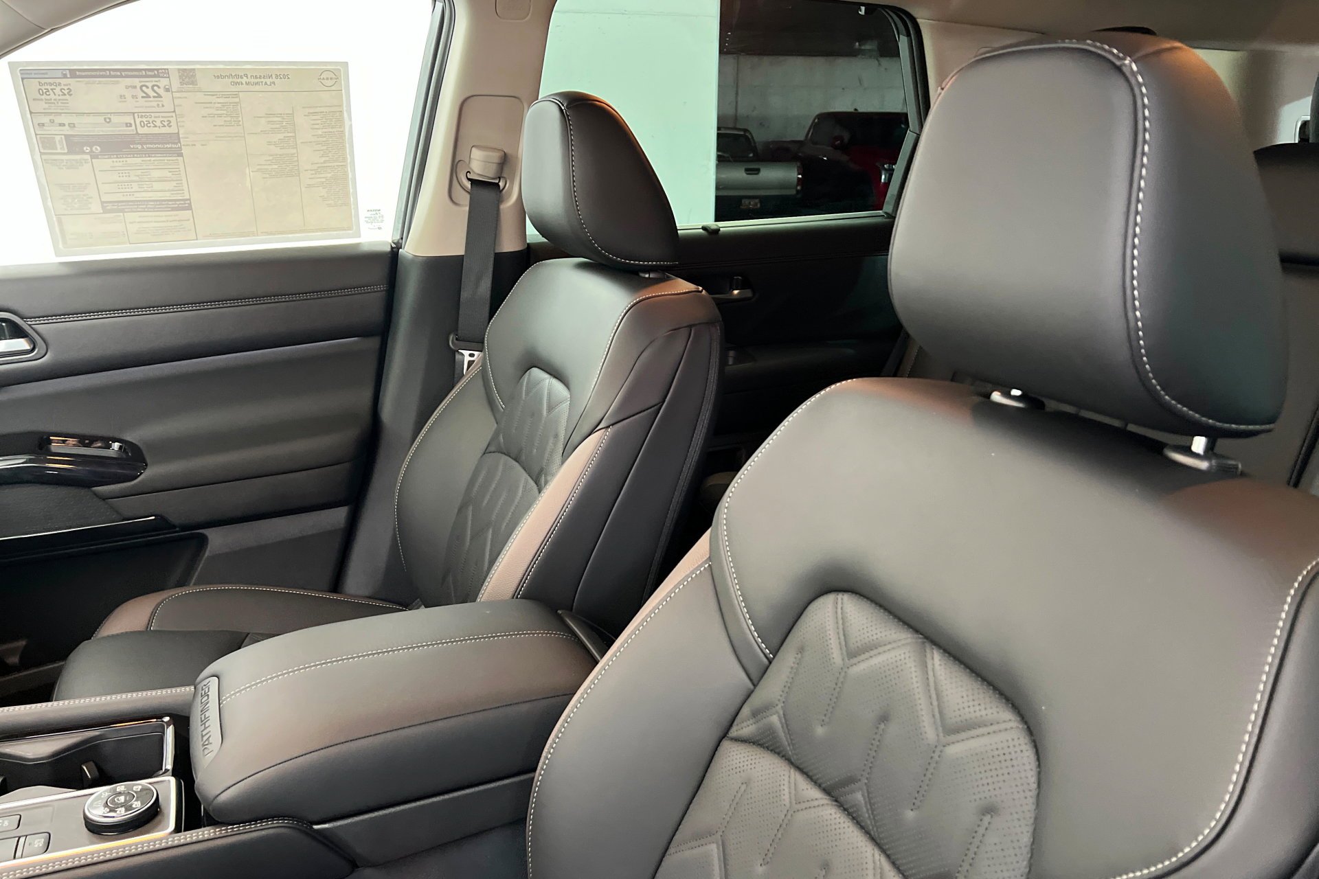 New 2026 Boulder Gray Pearl / Super Black Two-tone Nissan Platinum image 17