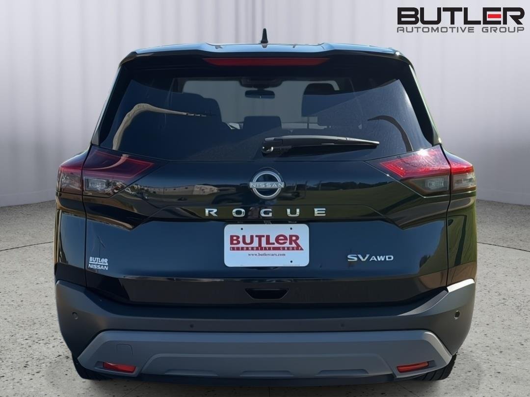 Used 2023 Super Black Nissan SV image 5