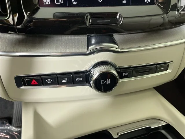 Certified Used 2025 Crystal White Volvo Plus image 34
