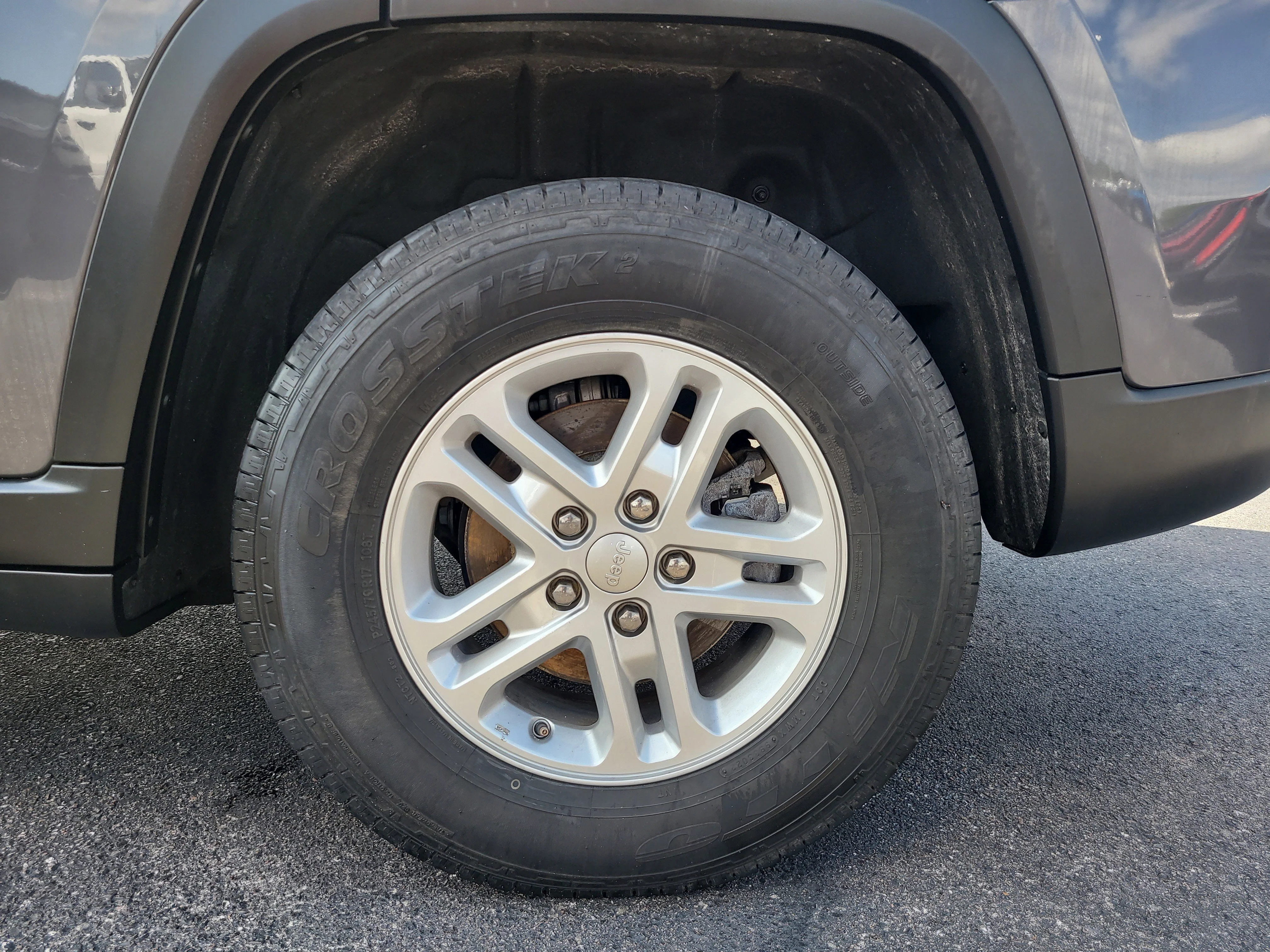 Used 2024 Baltic Gray Metallic Clearcoat Jeep Laredo image 8