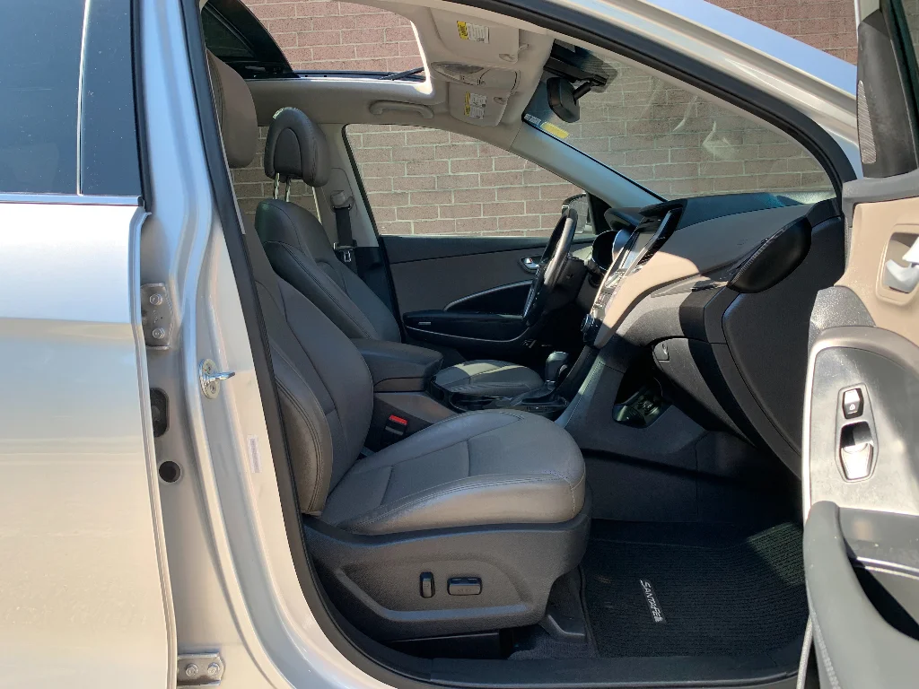 Used 2014 Moonstone Silver Hyundai 2.4L (A6) image 20