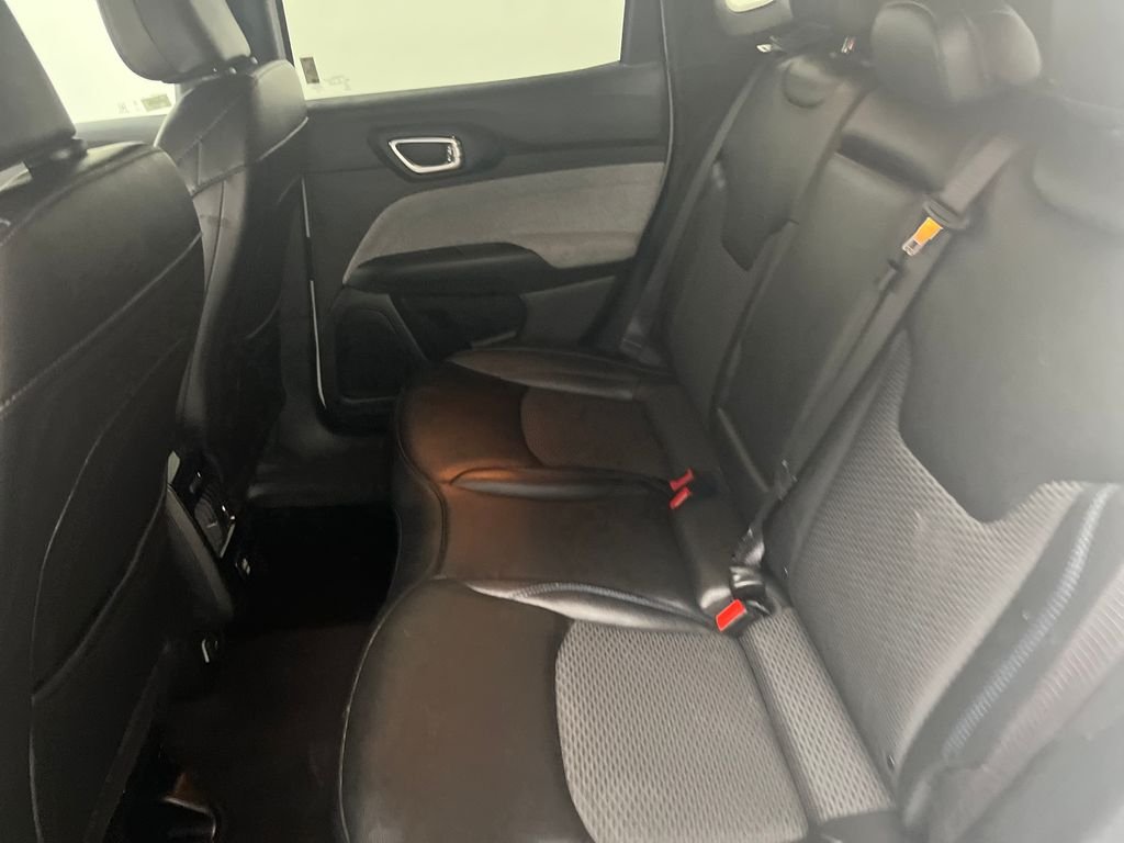 Used 2024 White Jeep Latitude image 13
