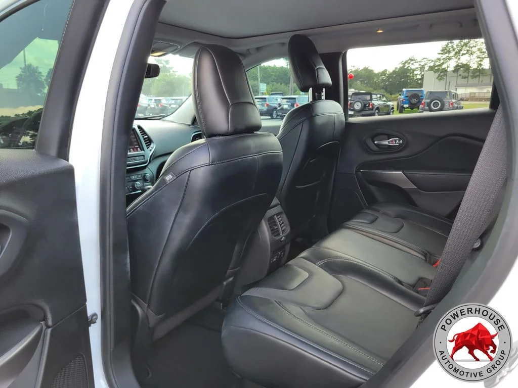 Used 2022 White Jeep Latitude Lux image 16
