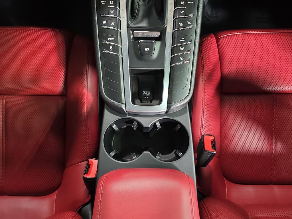 Used 2018  Porsche  image 20