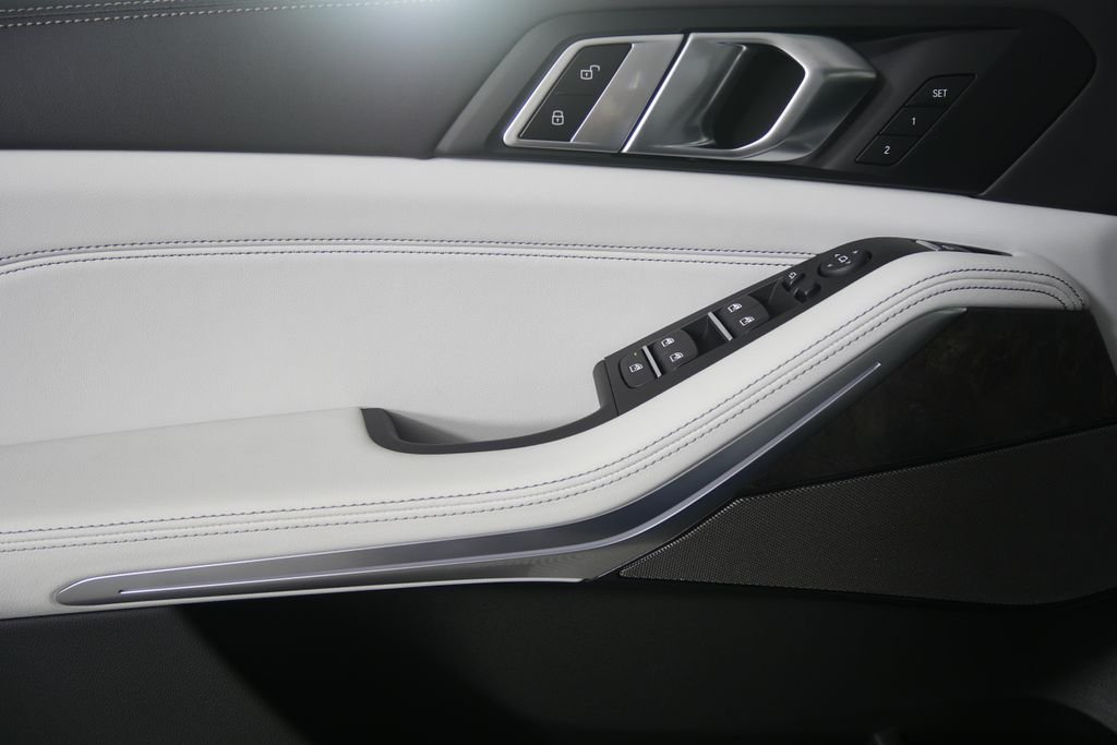 New 2026 Carbon Black Metallic BMW sDrive40i image 8