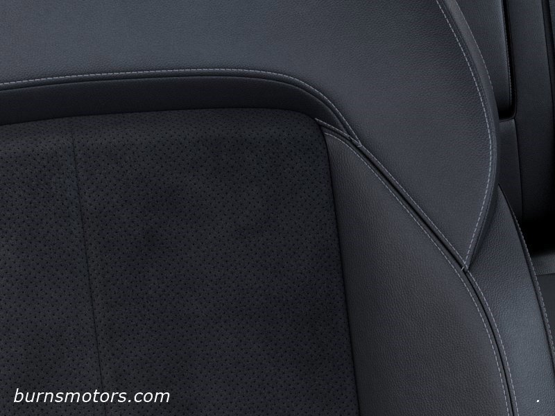 New 2026 Diamond Black Crystal Pearl-Coat Exterior Paint Jeep Laredo Altitude image 20