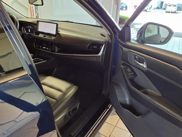 Used 2026 Deep Ocean Blue Nissan SL image 22
