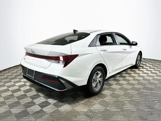 New 2026 White Hyundai SE image 3