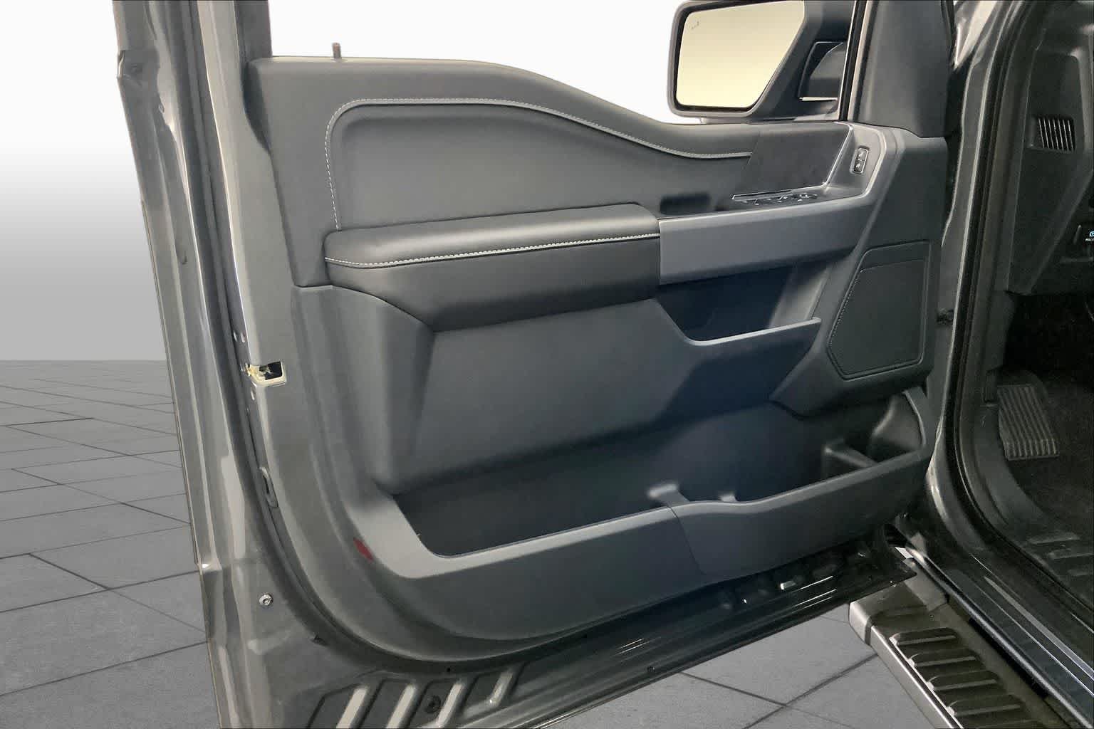 New 2026 Carbonized Gray Metallic Ford XLT image 10
