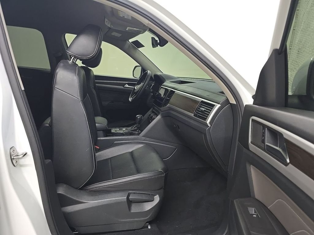 Used 2023 White Volkswagen 3.6L V6 SE w/Technology image 6