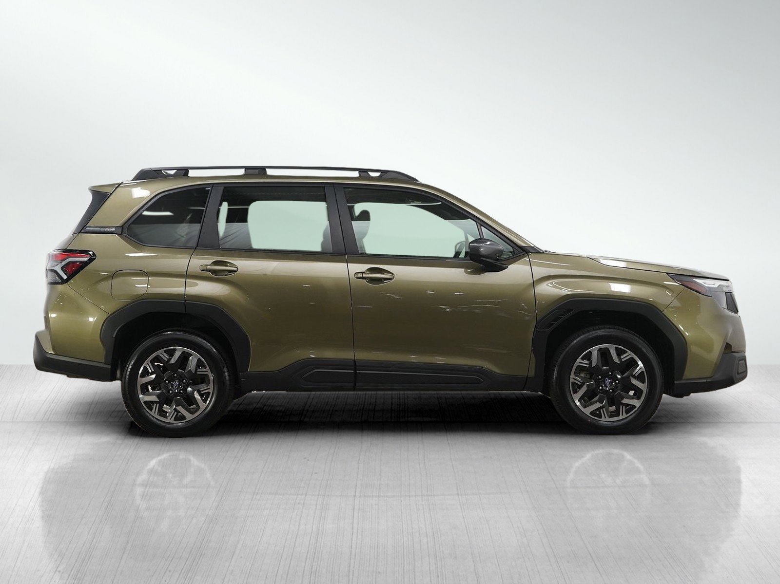 Used 2025 Autumn Green Metallic Subaru Premium image 6