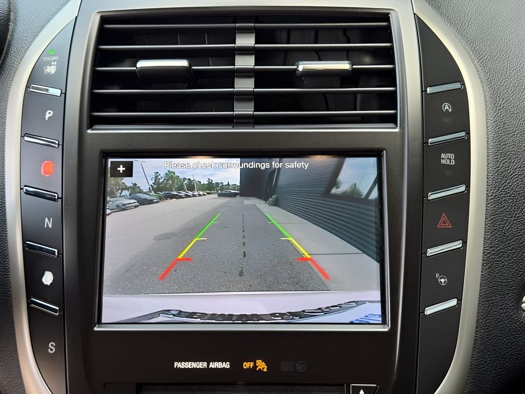 Used 2019 White Lincoln Reserve image 17