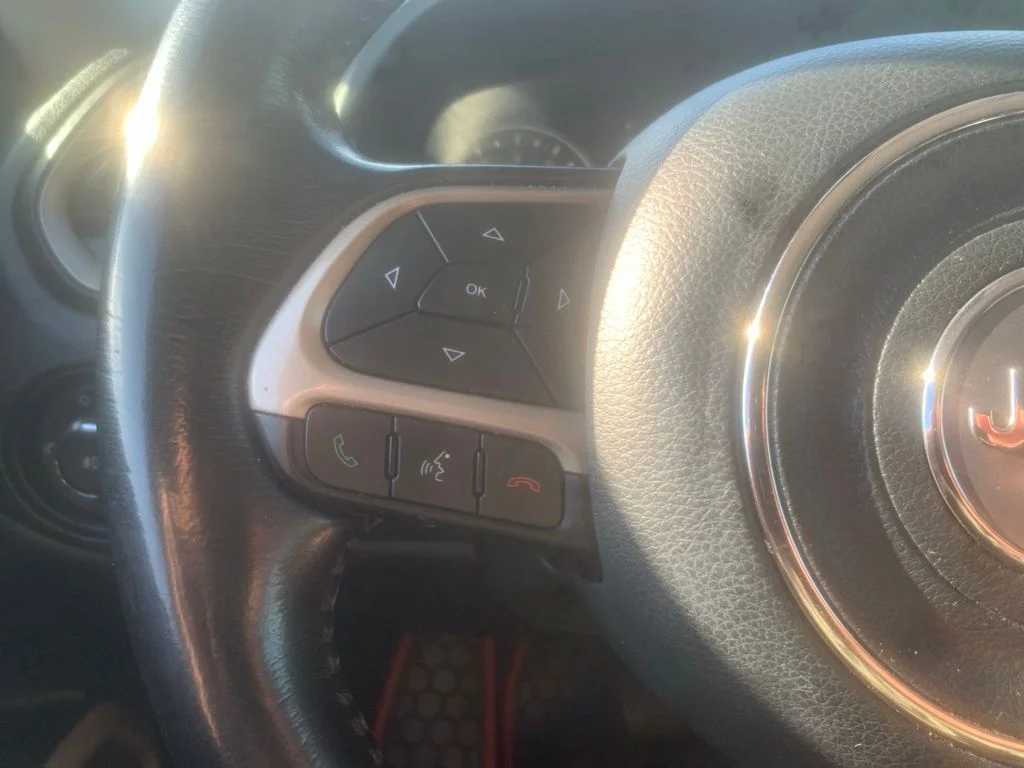 Used 2017 Alpine White Jeep Latitude image 11