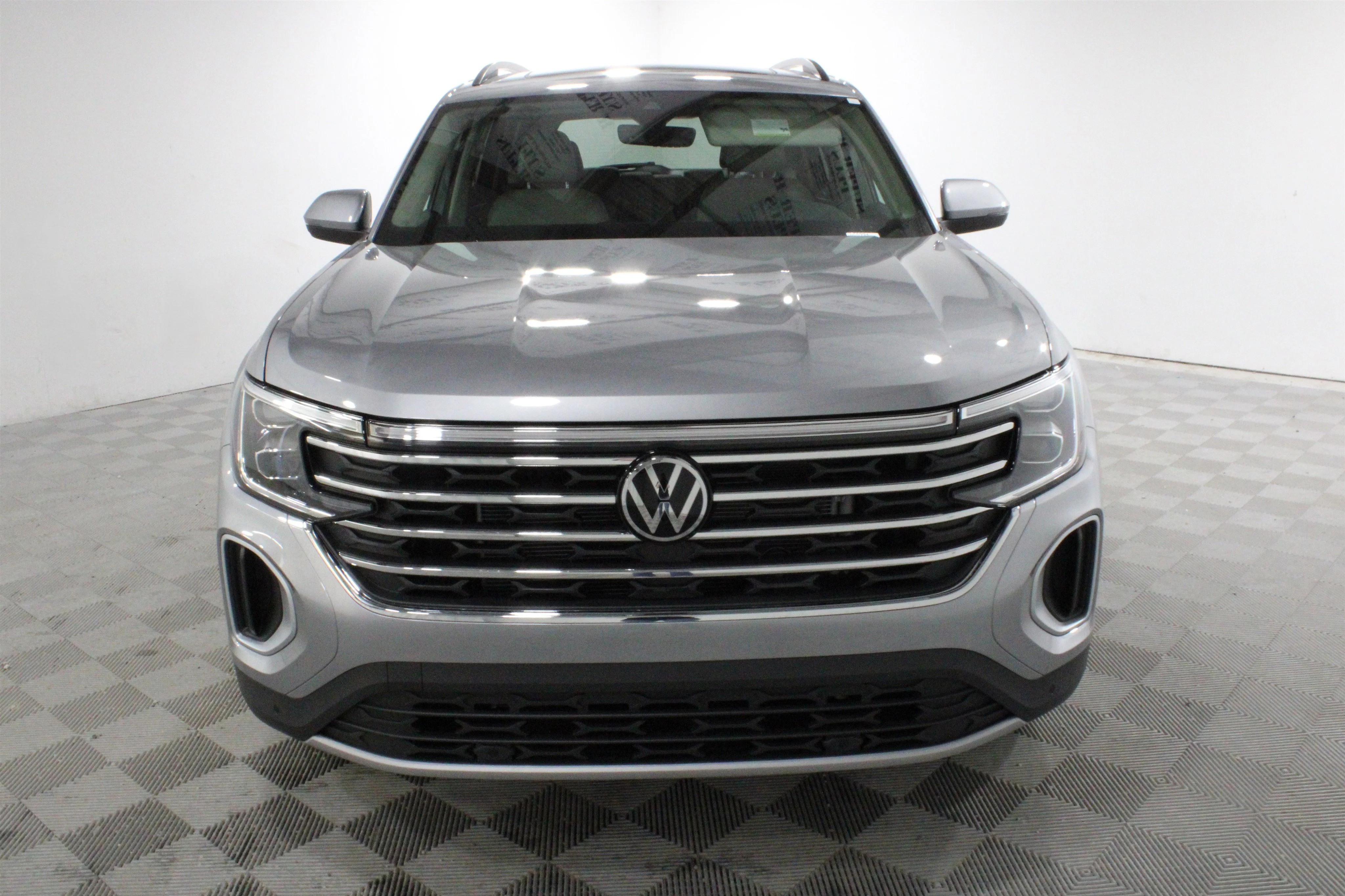New 2026 Silver Mist Metallic Volkswagen 2.0T SE w/Technology image 34