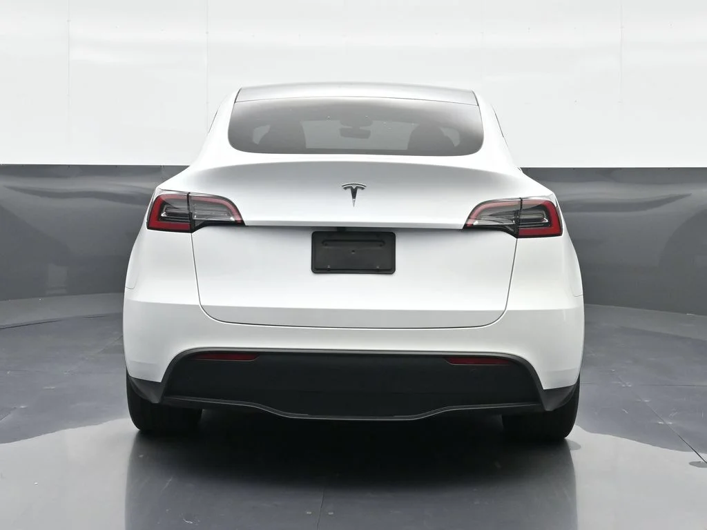 Used 2024  Tesla Standard Range image 7