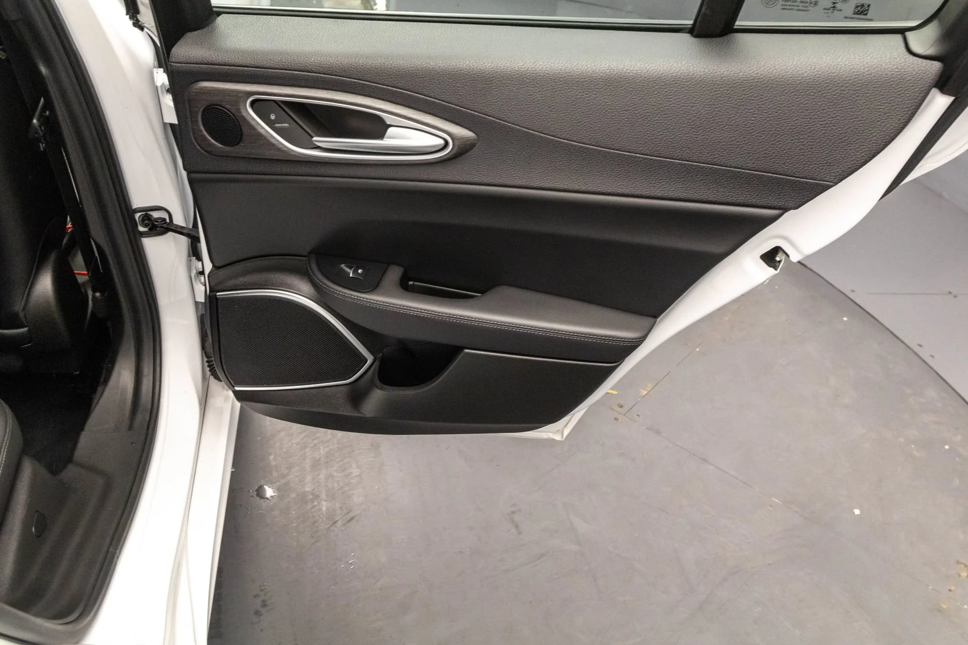 Used 2022 White Alfa Romeo Ti image 37