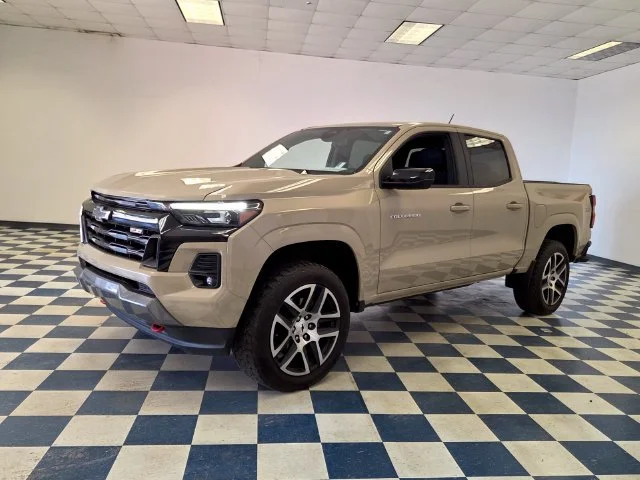 Used 2023 Sand Dune Metallic Chevrolet Z71 image 3