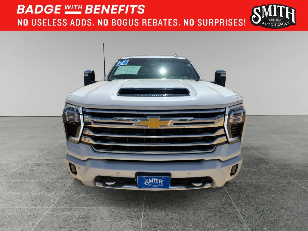 Used 2024 Iridescent Pearl Tricoat Chevrolet High Country image 8