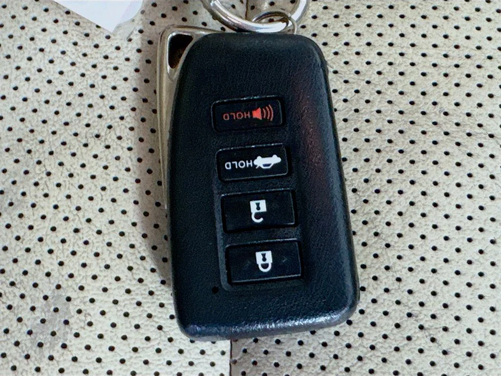 Used 2013 White Lexus 350 image 37