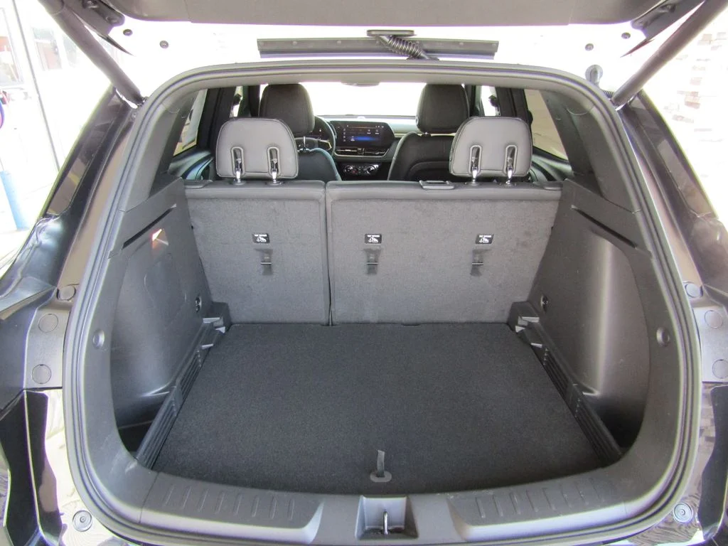 Used 2025 Black Chevrolet ACTIV image 33
