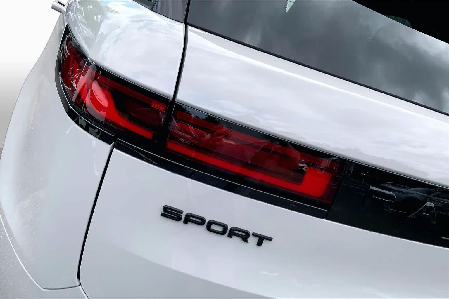 New 2026 Borasco Grey Land Rover Dynamic SE image 5