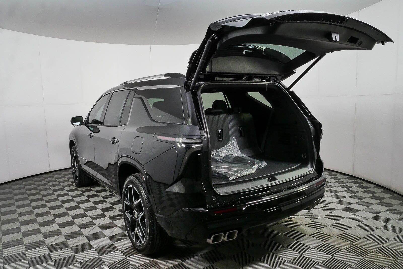 New 2026 Mosaic Black Metallic Chevrolet High Country image 35