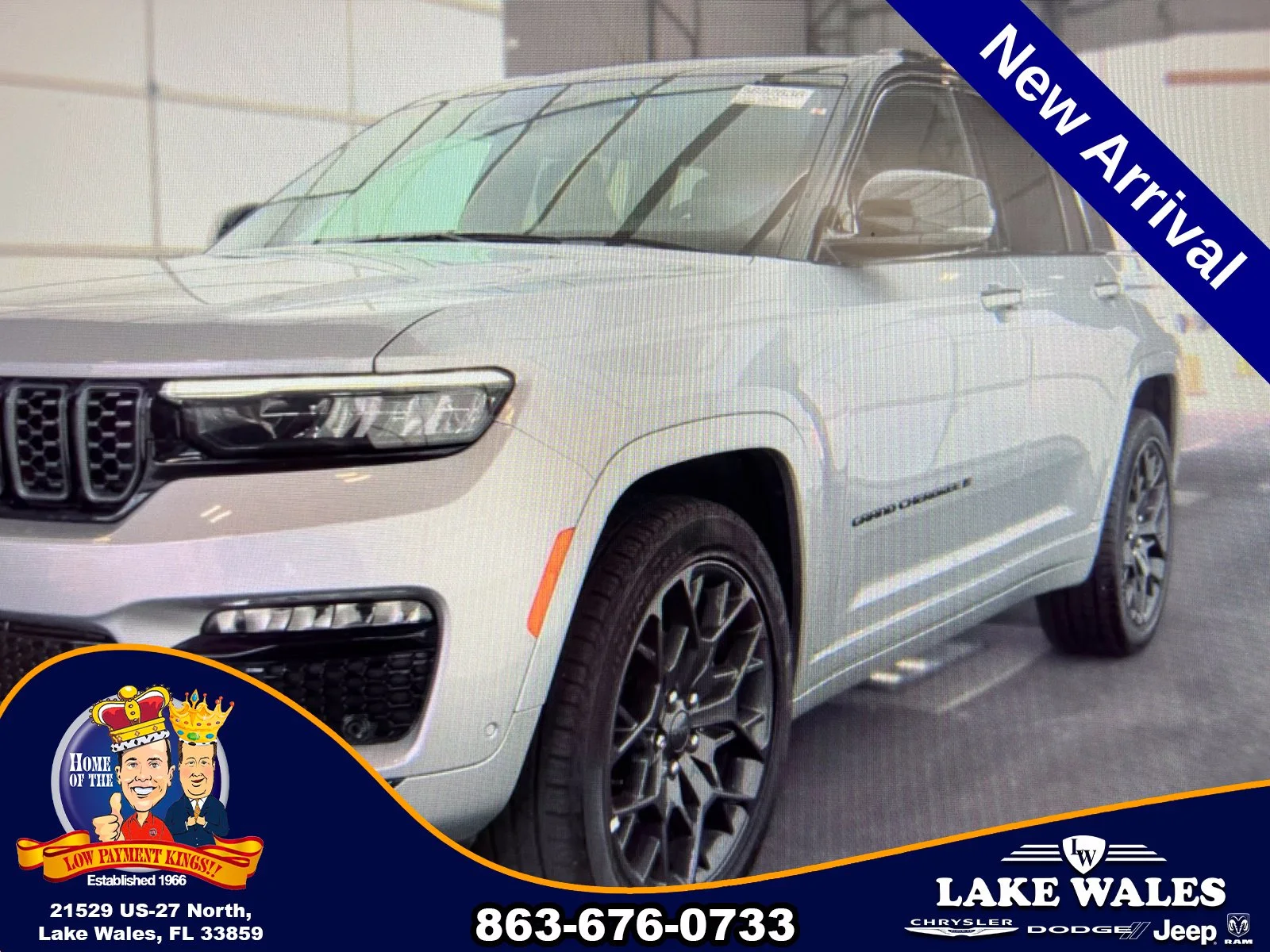 Used 2025 Silver Jeep Summit image 2
