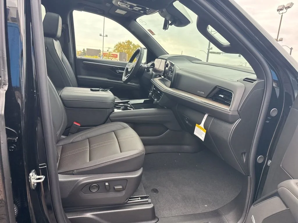 2026 Chevrolet Suburban High Country - Photo 37