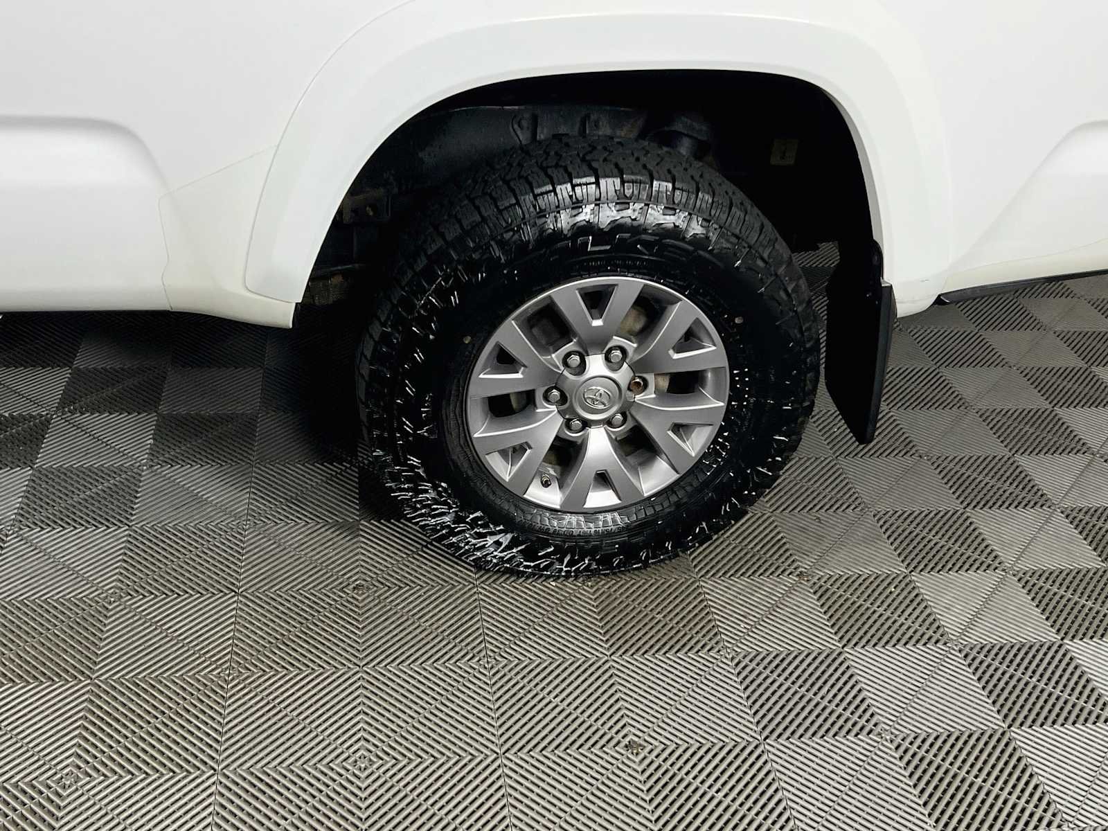 Used 2017 Super White Toyota SR5 image 30