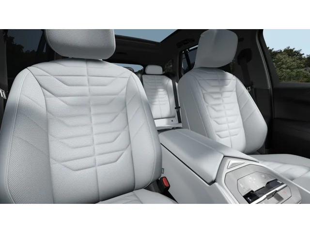 New 2027 Space Silver Metallic BMW  image 11