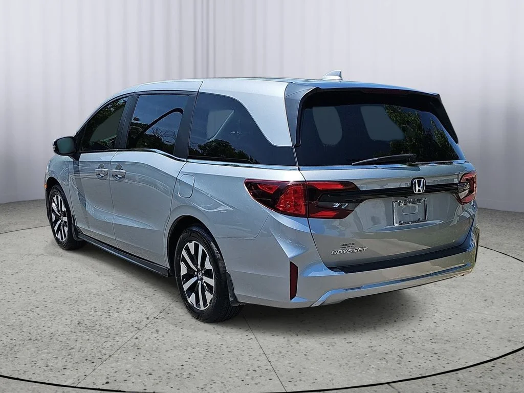 Used 2025  Honda EX-L image 5