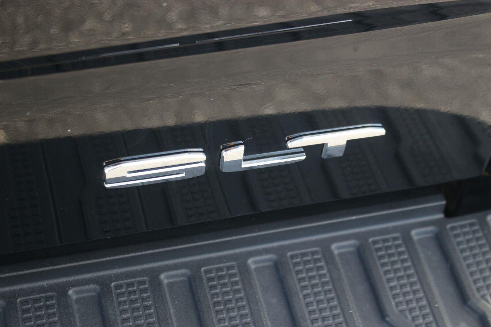 Used 2025 Onyx Black GMC SLT image 12