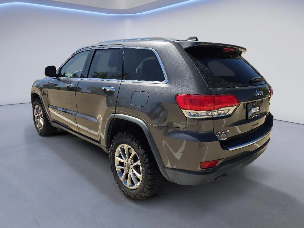 Used 2015 Granite Crystal Metallic Clearcoat Jeep Limited image 3