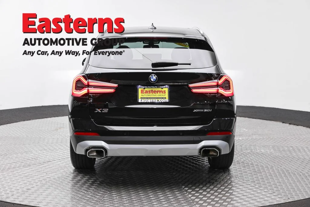Used 2024 Black BMW xDrive30i image 6