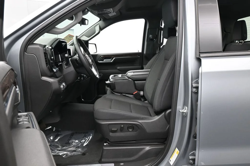 Used 2025 Sterling Metallic GMC Elevation image 11