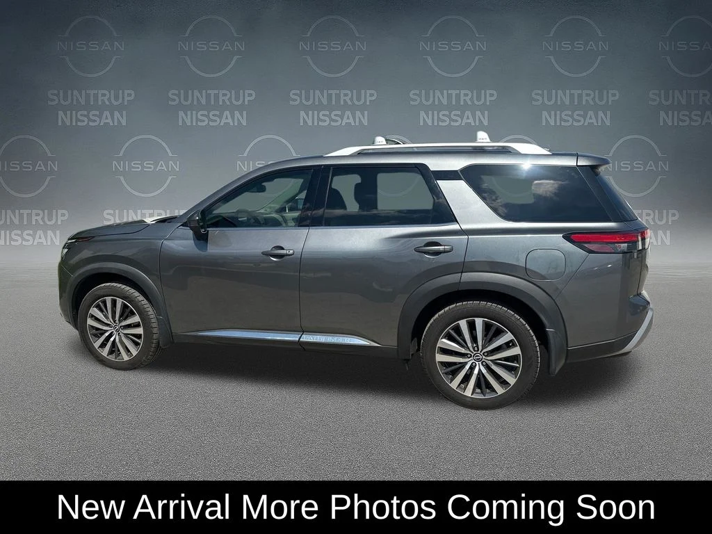 Used 2022 Gray Nissan Platinum image 3