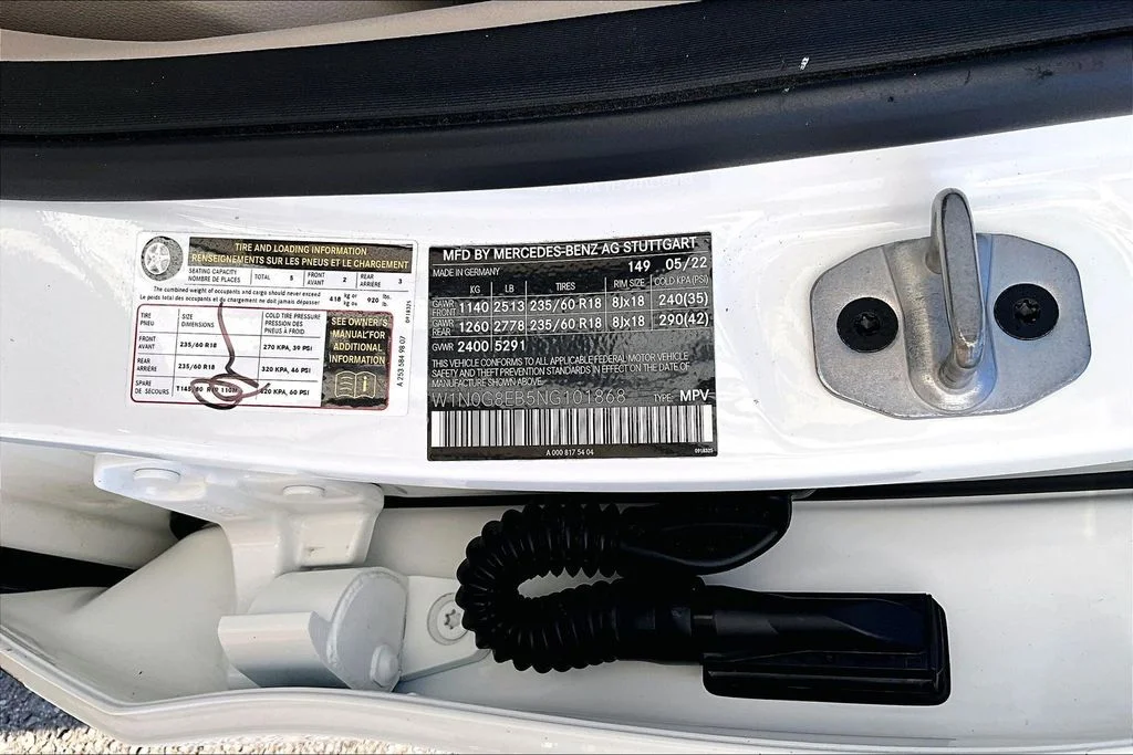 Used 2022 White Mercedes-Benz GLC 300 image 29