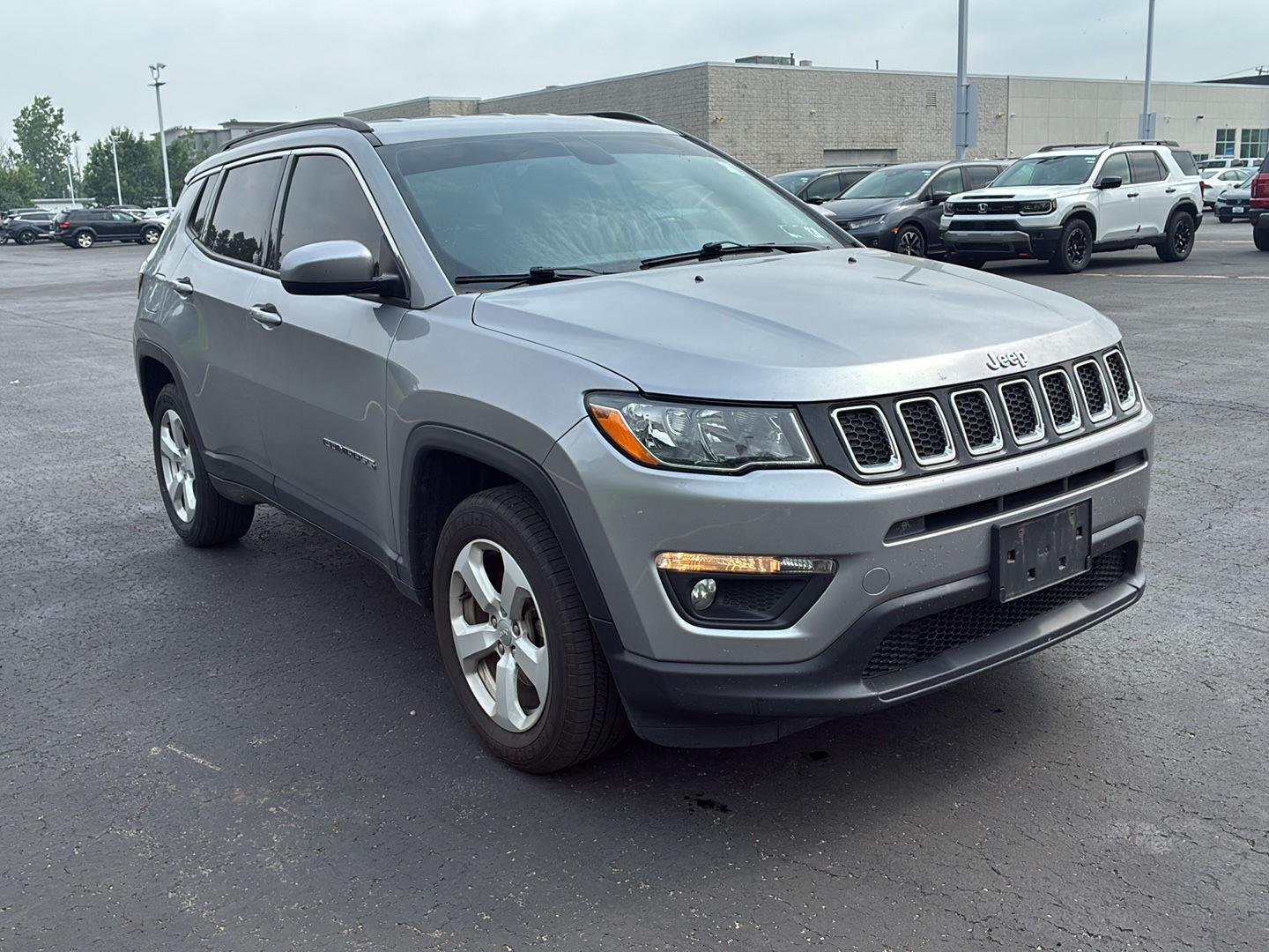 Used 2020 Billet Silver Metallic Clearcoat Jeep Latitude image 14