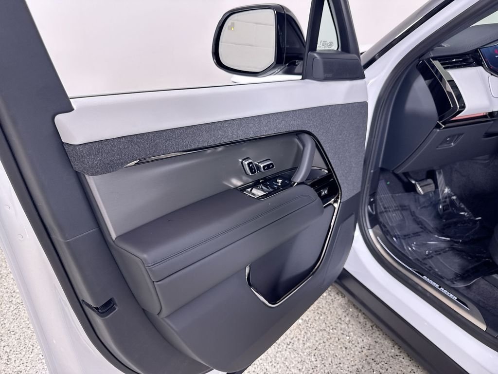 New 2026 Fuji White Land Rover Dynamic SE image 13