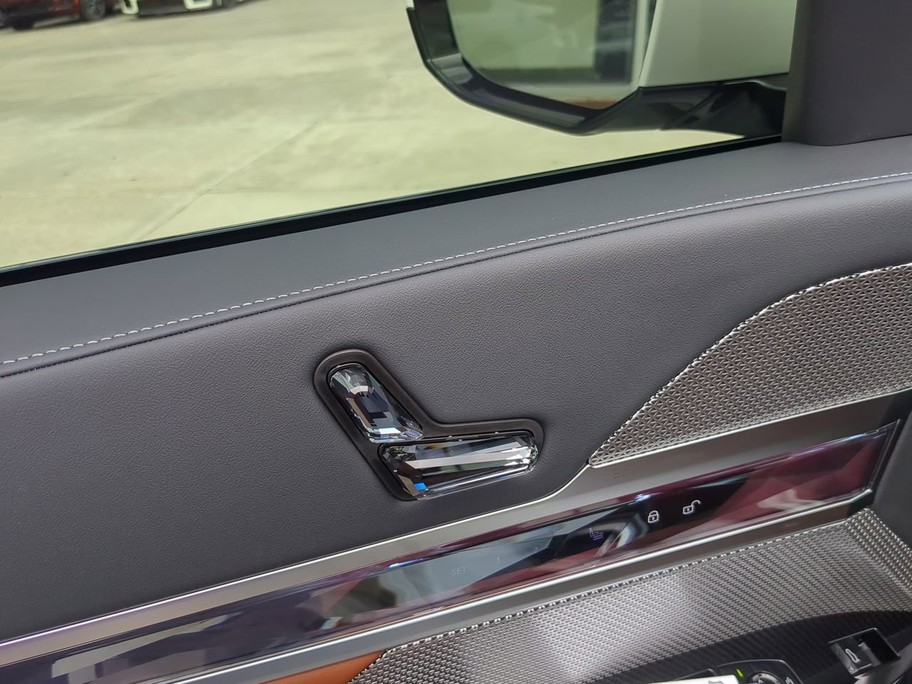 2025 BMW 7 Series 740i - Photo 15