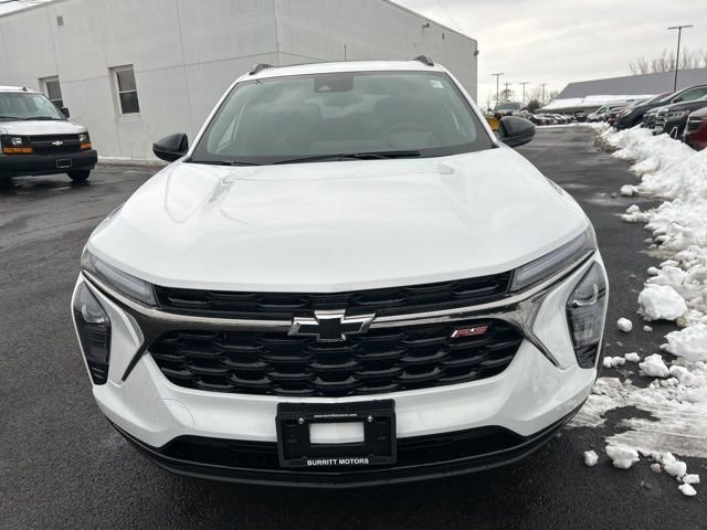 New 2026 Summit White Chevrolet 2RS image 2