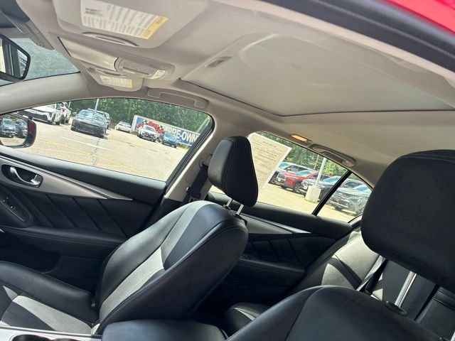 Used 2023 Red INFINITI LUXE image 13