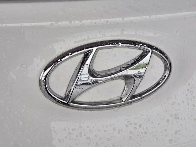 Used 2023 White Hyundai SEL image 17