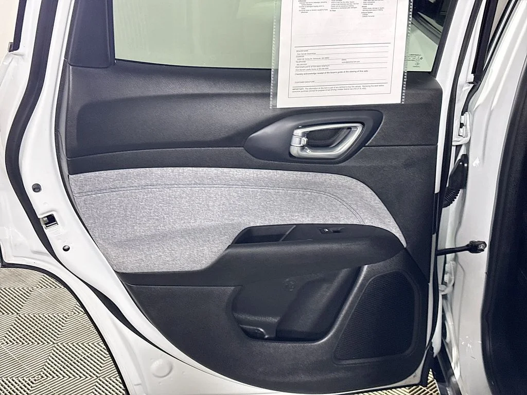 Used 2024 White Jeep Latitude image 18