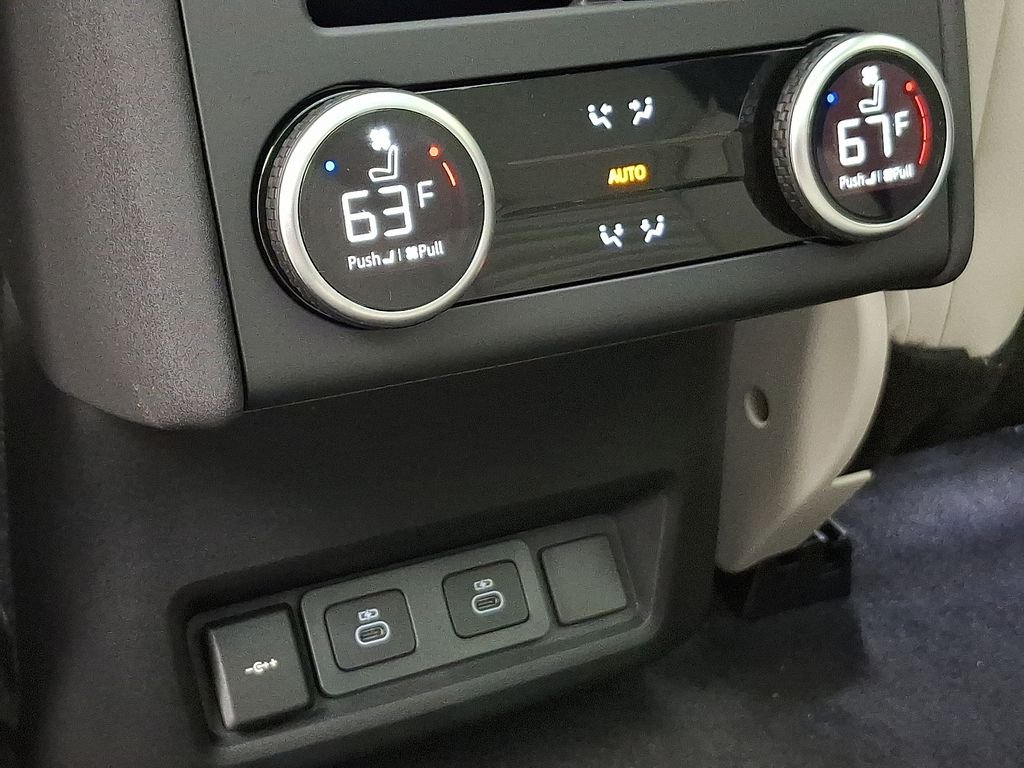 New 2026 Eiger Grey Land Rover S image 7